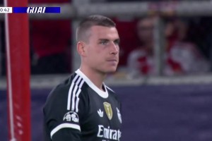 皇马防守再次漏人！卡埃比头球轻松破门！皇马4-3仅领先一球了！