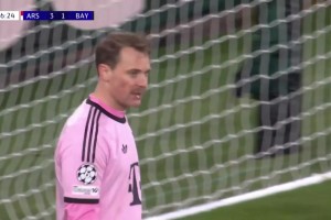 诺伊尔出击失误送超级空门！马丁内利笑纳大礼！枪手3-1领先拜仁