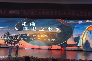 阿森纳球迷对着拜仁球迷高唱：你是伪装的热刺吗？