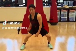 谁的阵容更加强力？主持人和皮尔斯根据随机球队组建阵容！