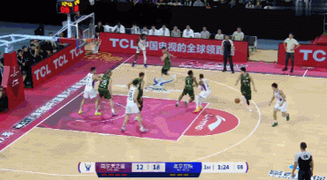 大中锋跑最快！同曦抢断马鑫鑫快下双手暴扣